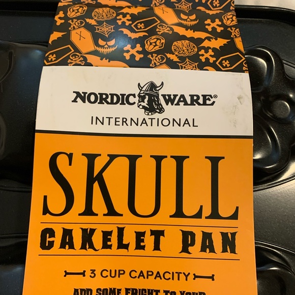 NEW Nordic Ware Skull Cakelet Halloween Bakeware, Haunted Pan, Bronze - Picture 8 of 12